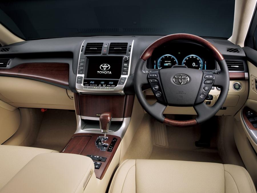  Toyota Crown Majesta 2009 года  (фото 3 из 21)